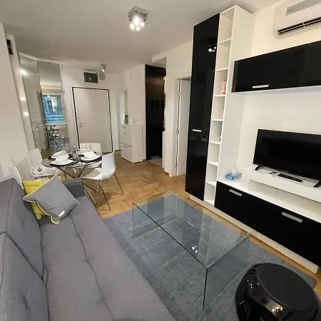 Regina Vracar And Garage * Belgrad